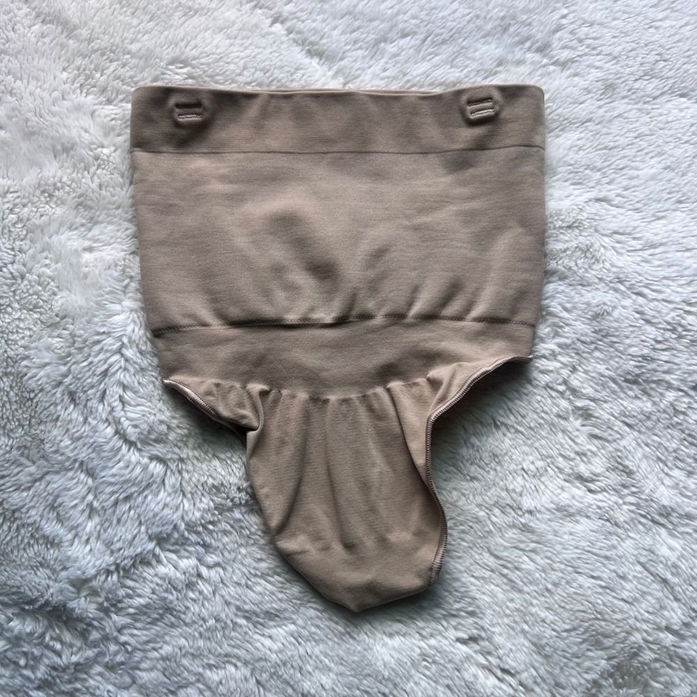 SKIMS Sculpting High Waisted Thong Clay Tan Shapewear Small S/P/CH RN158973 NEW